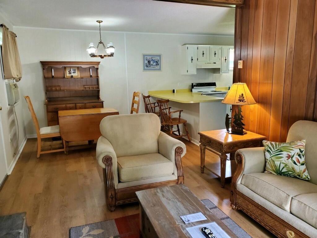 Meadowlark Motel With Restaurant & Bar Маґґі-Валлі Екстер'єр фото