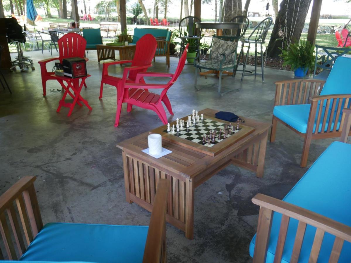 Meadowlark Motel With Restaurant & Bar Маґґі-Валлі Екстер'єр фото