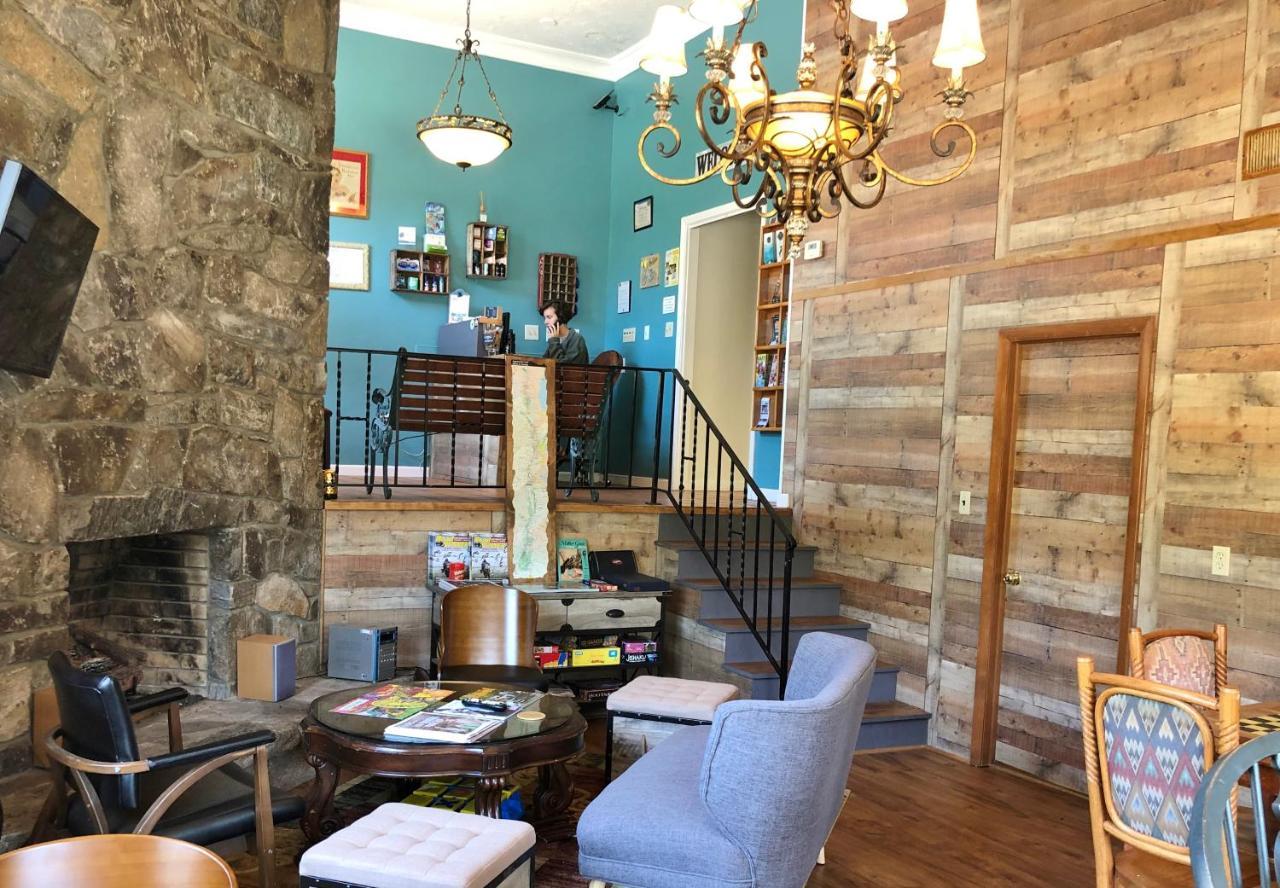 Meadowlark Motel With Restaurant & Bar Маґґі-Валлі Екстер'єр фото