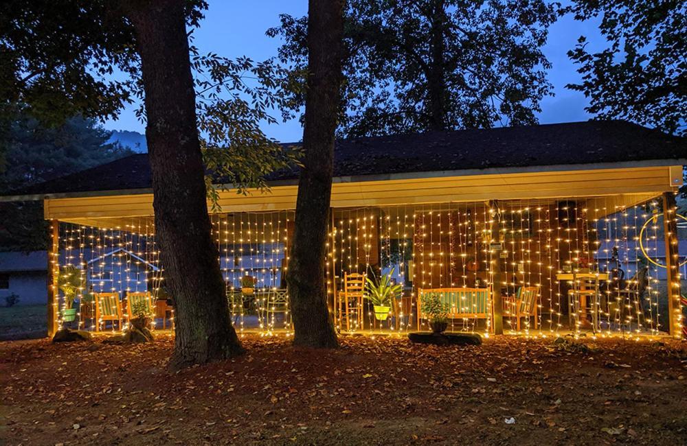 Meadowlark Motel With Restaurant & Bar Маґґі-Валлі Екстер'єр фото