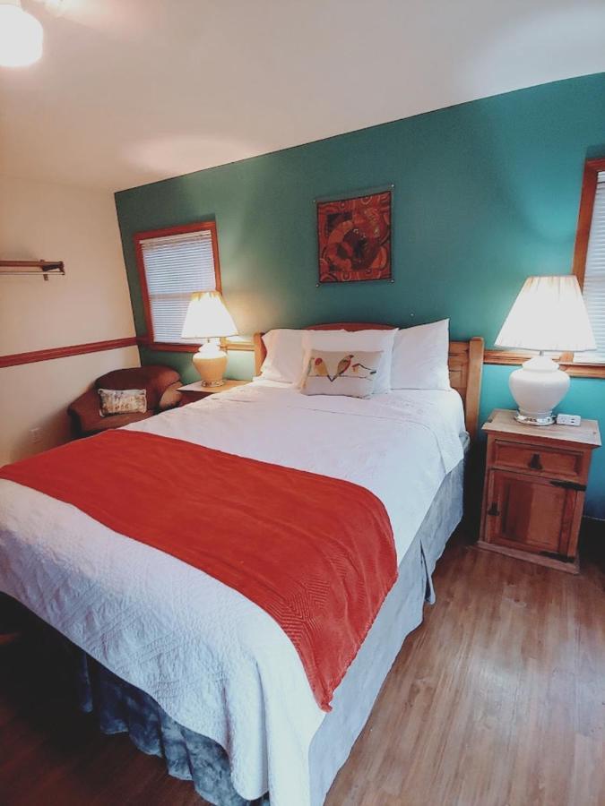 Meadowlark Motel With Restaurant & Bar Маґґі-Валлі Екстер'єр фото