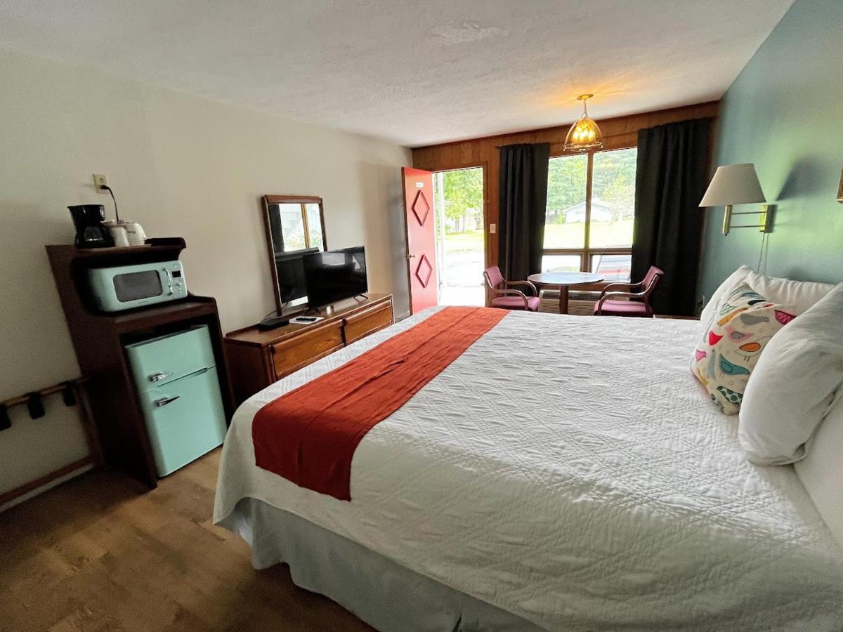 Meadowlark Motel With Restaurant & Bar Маґґі-Валлі Екстер'єр фото